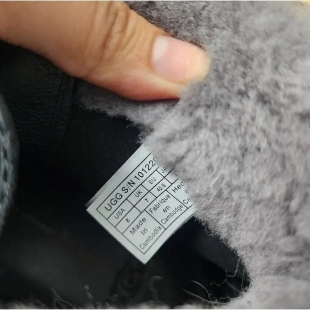 UGG roseok black